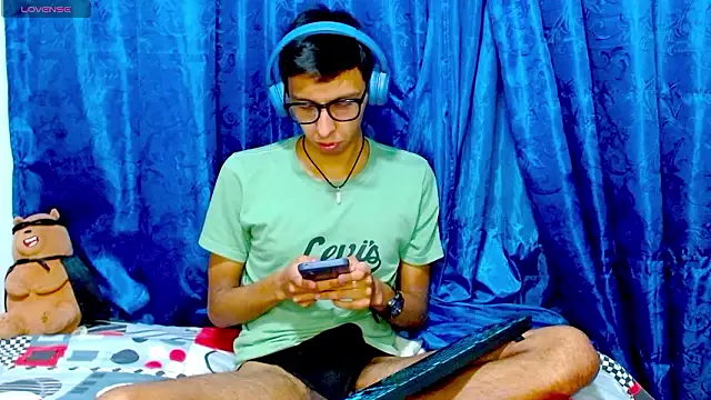 Snapshot of DavTwink3100 chatting on 03-13-26, 01:56 DavTwink3100 online show from 03-13-26, 01:56