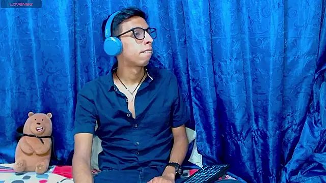 Snapshot of DavTwink3100 chatting on 03-15-26, 02:06 DavTwink3100 online show from 03-15-26, 02:06