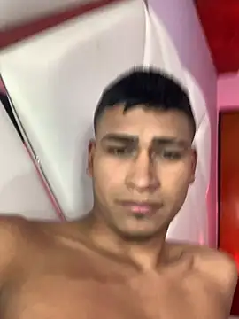 Snapshot of Emiliano_Reyes chatting on 01-15-26, 04:28 Emiliano Reyes online show from 01-15-26, 04:28