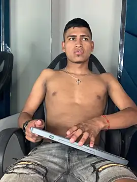 Snapshot of Emiliano_Reyes chatting on 03-21-26, 03:44 Emiliano Reyes online show from 03-21-26, 03:44