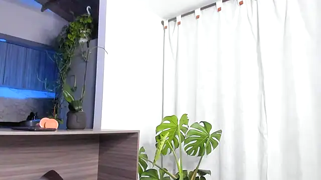 Snapshot of valeriahornier chatting on 05-07-26, 01:33 valeriahornier online show from 05-07-26, 01:33