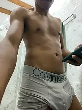 Snapshot of liam_Brooks9 chatting on 11-20-25, 04:23 liam Brooks9 online show from 11-20-25, 04:23