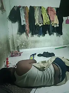 Snapshot of RNlov chatting on 11-23-25, 12:43 RNlov online show from 11-23-25, 12:43