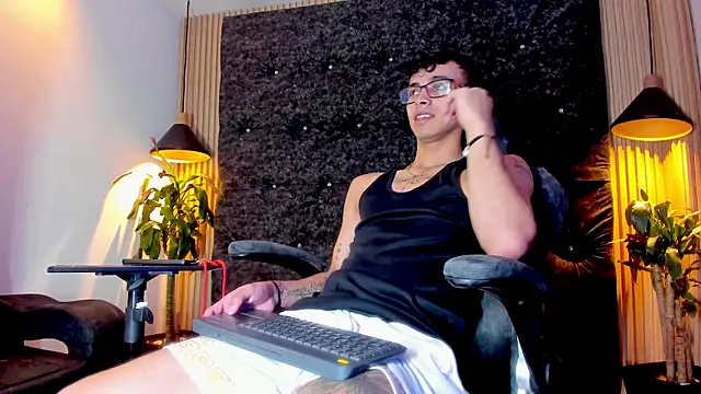 the fenix boy online show from 11-06-25, 07:04