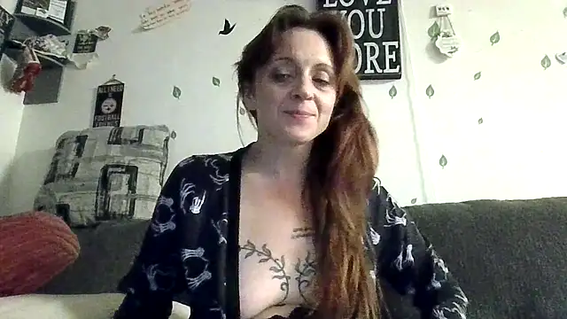 Snapshot of LoveLibz169 chatting on 10-27-25, 03:54 LoveLibz169 online show from 10-27-25, 03:54