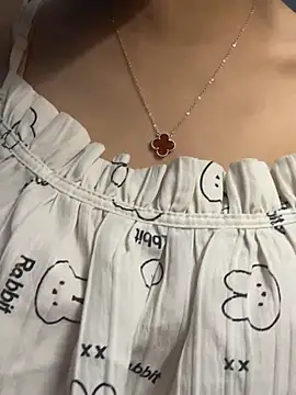 Snapshot of Bong-g chatting on 03-11-26, 08:42 Bong-g online show from 03-11-26, 08:42