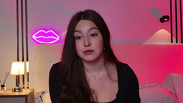  Tessa May  online show from 11-21-25, 10:41