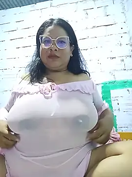 Snapshot of celeste122595 chatting on 06-07-26, 03:32 celeste122595 online show from 06-07-26, 03:32