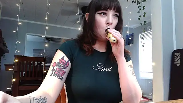 Trickylucy555 online show from 05-12-26, 10:29