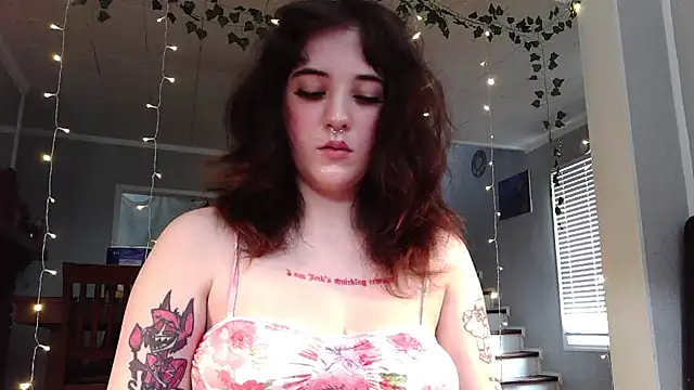 Trickylucy555 online show from 05-27-26, 09:45