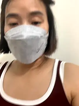 Snapshot of HinayLa chatting on 10-19-25, 01:23 HinayLa online show from 10-19-25, 01:23