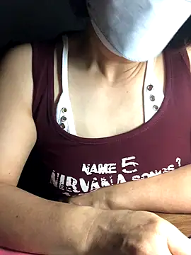 Snapshot of HinayLa chatting on 10-25-25, 10:37 HinayLa online show from 10-25-25, 10:37