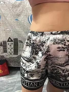 Snapshot of HinayLa chatting on 12-17-25, 09:10 HinayLa online show from 12-17-25, 09:10