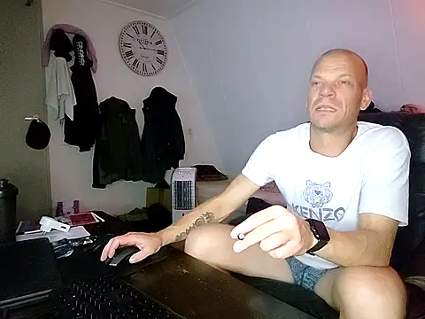 Kinky Play1 online show from 10-19-25, 08:09