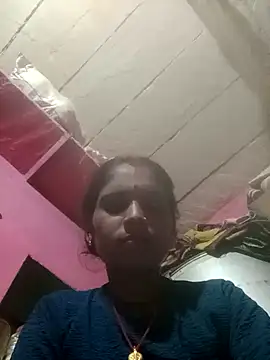 Snapshot of queen_sonam chatting on 10-19-25, 03:45 queen sonam online show from 10-19-25, 03:45