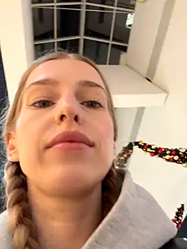 Snapshot of kira_mia chatting on 12-04-25, 03:21 kira mia online show from 12-04-25, 03:21