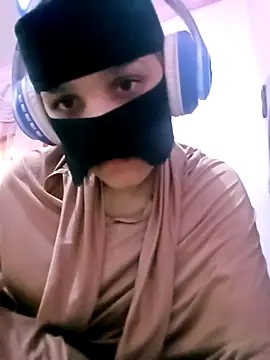 Snapshot of SandyAmr chatting on 02-09-26, 09:24 SandyAmr online show from 02-09-26, 09:24