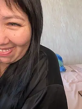 Snapshot of Love__Mom chatting on 11-14-25, 05:50 Love Mom online show from 11-14-25, 05:50