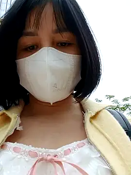 Snapshot of Mina-02 chatting on 10-23-25, 06:13 Mina-02 online show from 10-23-25, 06:13