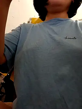 Snapshot of Mina-02 chatting on 10-27-25, 04:49 Mina-02 online show from 10-27-25, 04:49