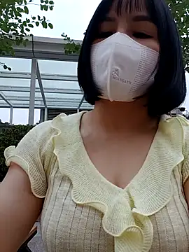 Snapshot of Mina-02 chatting on 10-28-25, 09:57 Mina-02 online show from 10-28-25, 09:57