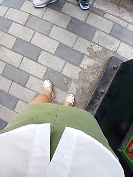 Snapshot of Mina-02 chatting on 10-29-25, 06:04 Mina-02 online show from 10-29-25, 06:04