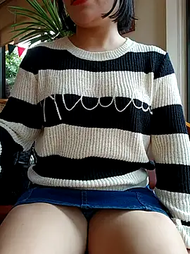 Snapshot of Mina-02 chatting on 10-31-25, 06:47 Mina-02 online show from 10-31-25, 06:47