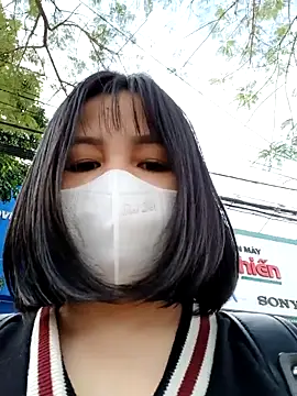 Snapshot of Mina-02 chatting on 12-18-25, 07:47 Mina-02 online show from 12-18-25, 07:47