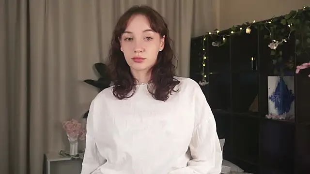 PeachyTwirl online show from 10-21-25, 12:44