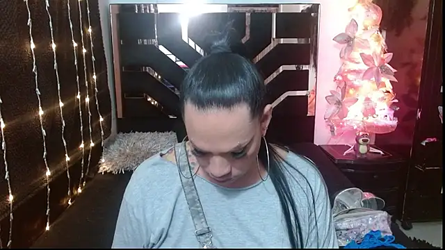 Snapshot of talianha chatting on 11-15-25, 11:32 talianha online show from 11-15-25, 11:32