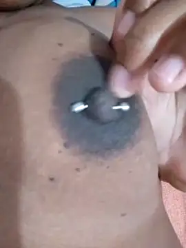 Snapshot of Jennyy31 chatting on 12-15-25, 05:17 Jennyy31 online show from 12-15-25, 05:17