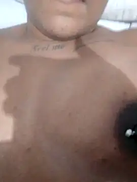 Snapshot of Jennyy31 chatting on 12-17-25, 01:33 Jennyy31 online show from 12-17-25, 01:33