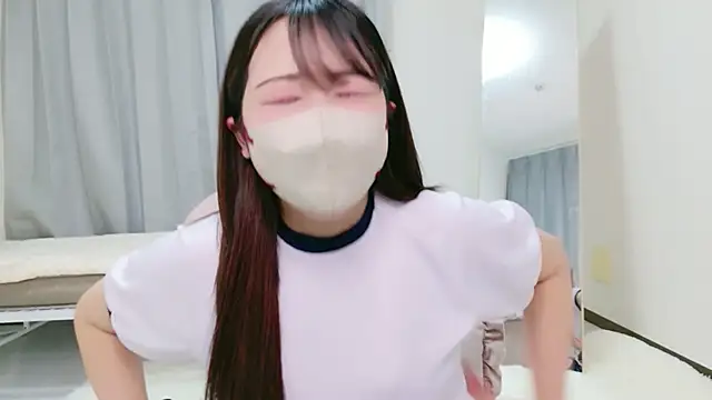 Snapshot of yui_chan00 chatting on 04-28-26, 08:19 yui chan00 online show from 04-28-26, 08:19