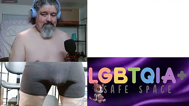 Snapshot of geekycastillo chatting on 03-09-26, 03:43 geekycastillo online show from 03-09-26, 03:43