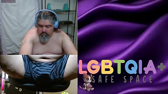 Snapshot of geekycastillo chatting on 03-12-26, 04:40 geekycastillo online show from 03-12-26, 04:40