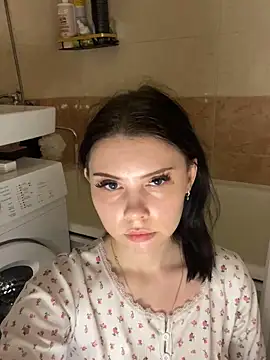 lunaa bunny online show from 11-06-25, 07:59