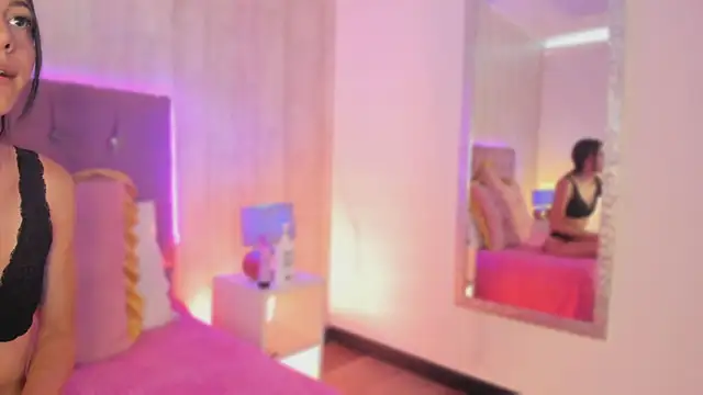 Snapshot of Niki_Mily chatting on 10-31-25, 12:50 Niki Mily online show from 10-31-25, 12:50