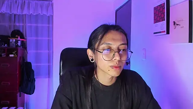 Snapshot of _Astrea_ chatting on 02-18-26, 01:23 Astrea online show from 02-18-26, 01:23