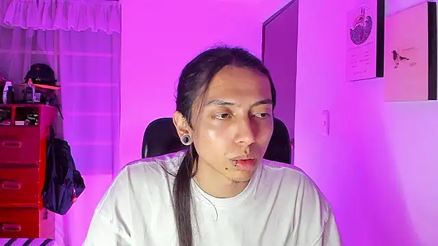 Snapshot of _Astrea_ chatting on 03-12-26, 12:39 Astrea online show from 03-12-26, 12:39