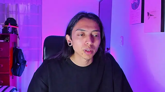 Snapshot of _Astrea_ chatting on 03-15-26, 07:09 Astrea online show from 03-15-26, 07:09