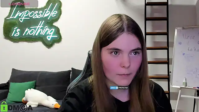 Snapshot of MiraaBloom chatting on 10-20-25, 03:23 MiraaBloom online show from 10-20-25, 03:23