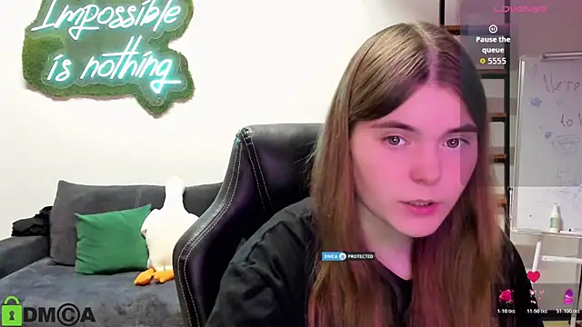 Snapshot of MiraaBloom chatting on 10-26-25, 02:01 MiraaBloom online show from 10-26-25, 02:01