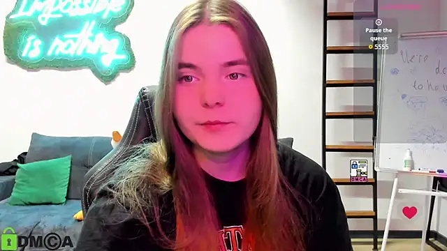 Snapshot of MiraaBloom chatting on 10-30-25, 02:18 MiraaBloom online show from 10-30-25, 02:18