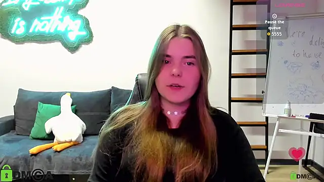 Snapshot of MiraaBloom chatting on 11-11-25, 02:06 MiraaBloom online show from 11-11-25, 02:06