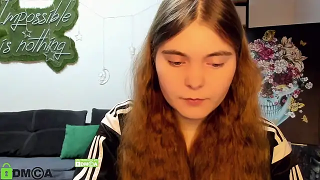 Snapshot of MiraaBloom chatting on 03-08-26, 02:32 MiraaBloom online show from 03-08-26, 02:32