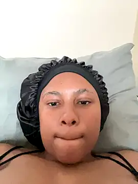 Snapshot of MelaninLeanne chatting on 11-24-25, 04:07 MelaninLeanne online show from 11-24-25, 04:07