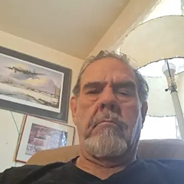 Snapshot of pena633 chatting on 11-12-25, 03:23 pena633 online show from 11-12-25, 03:23