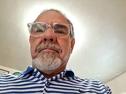 Snapshot of pena633 chatting on 11-15-25, 03:52 pena633 online show from 11-15-25, 03:52