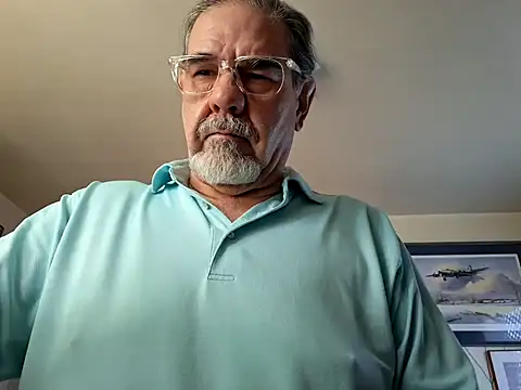 Snapshot of pena633 chatting on 12-20-25, 02:46 pena633 online show from 12-20-25, 02:46