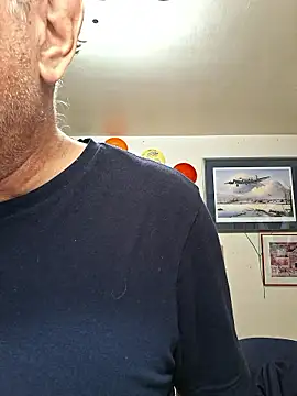 Snapshot of pena633 chatting on 01-13-26, 09:42 pena633 online show from 01-13-26, 09:42